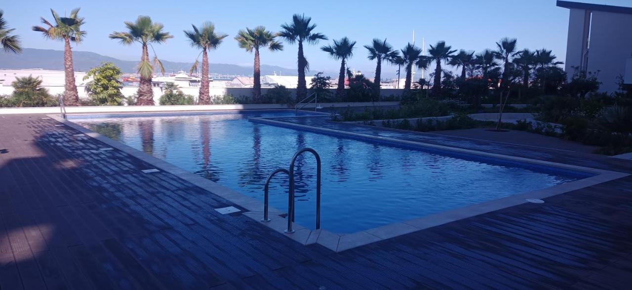 Kings Wharf Studio: Gibraltar Retreat with Pools and Gym Exterior photo